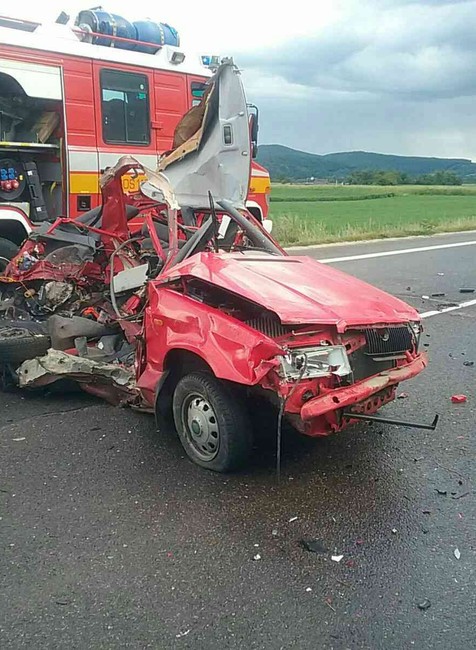 Zahynuli dvaja mladí muži.