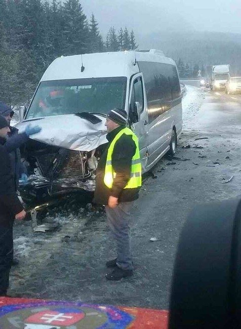 Nehoda mikrobus a auto, Jasenová