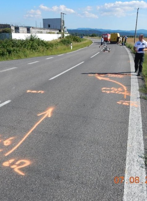 Nehoda auta s cyklistom 