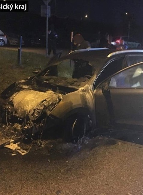 Video: V Košiciach vzbĺkli dve osobné autá