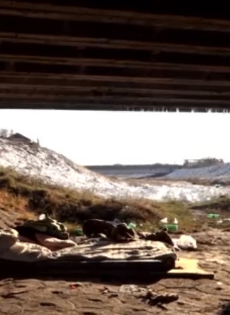 Prvá obeť zimy. Bezdomovec umrzol kúsok od charity pre ľudí bez domova 