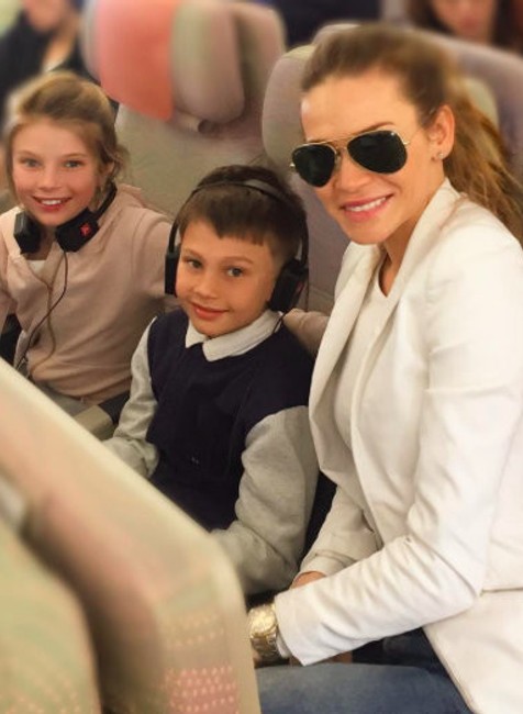 Andrea s deťmi v lietadle