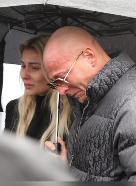 Snúbenec Roderik Moniky Jákliovej na poslednej rozlúčke