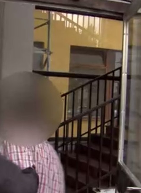 Týždne prenasledoval svoju expriateľku. Muž si ju teraz počkal na námestí s nožom v ruke