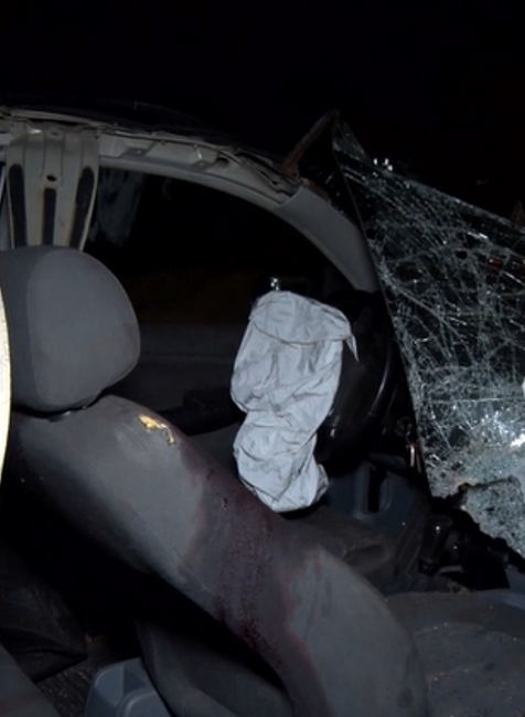 Pri zrážke auta s traktorom sa zranili dve osoby. Po 14-ročného chlapca letel vrtuľník 