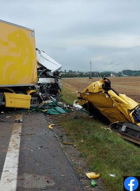 Tragédia v skorých ranných hodinách: Vodič neprežil čelnú zrážku