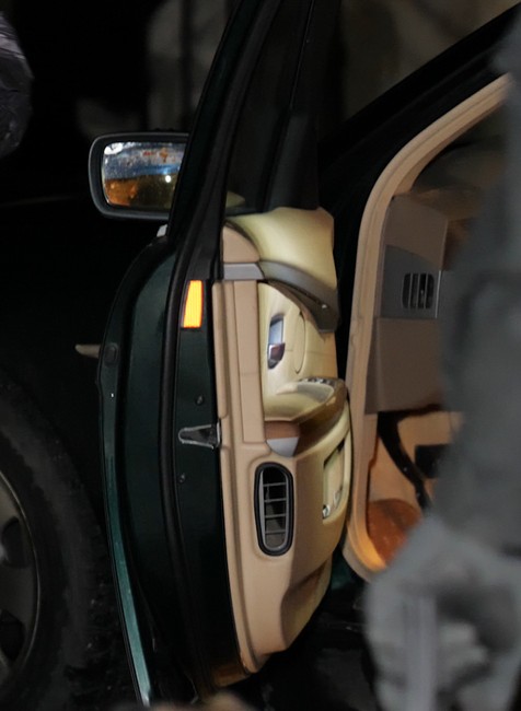 Kukláči vtrhli do jednej z kancelárií v blízkosti centra Bytče. V putách odviedli troch mužov