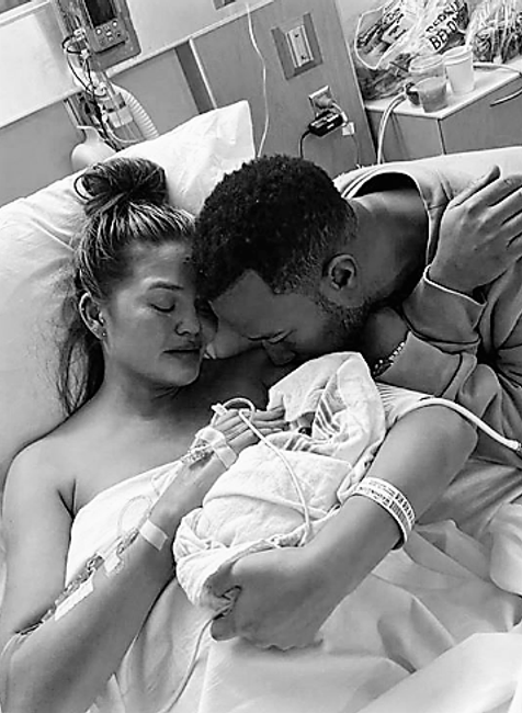 Chrissy Teigen prišla o bábätko