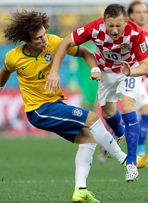 Brazília-Chorvátsko, David Luiz v súboji