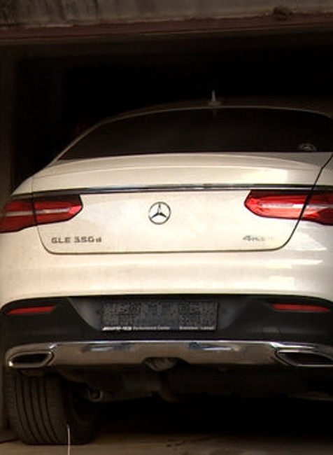 Zásah polície a HAKA. Luxusné auto vypátrali za pár hodín