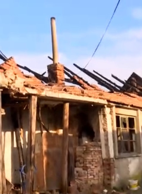 Pred rokmi zažil, čo je to núdza. Dnes prichýlil matku s dcérou, ktorým zhorel dom