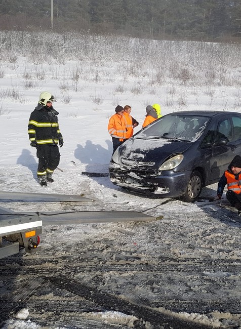Pri hromadnej dopravnej nehode na D1 sa zrazilo až 17 áut