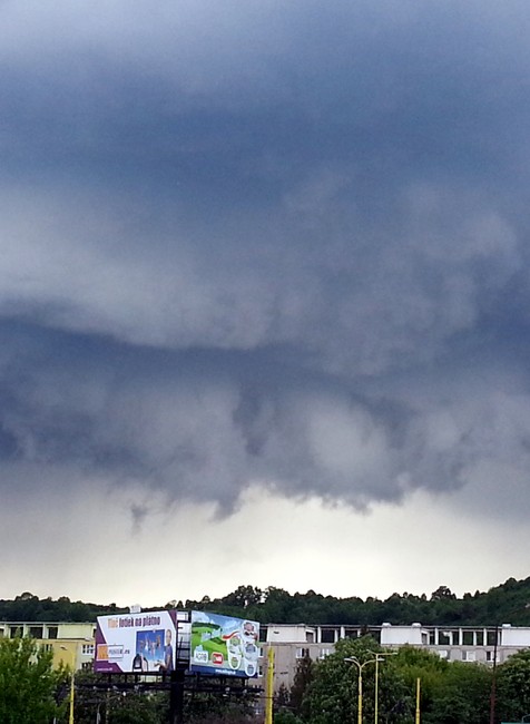 Mraky v Prešove ako pred tornádom