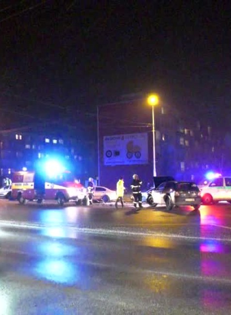 Namiesto vianočných nákupov, skončili v nemocnici. V aute sedela aj tehotná žena