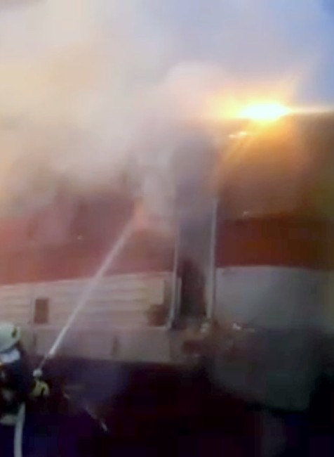 Hustý dym sa valil z vlaku. Hasiči zasahovali pri požiari a evakuovali ľudí