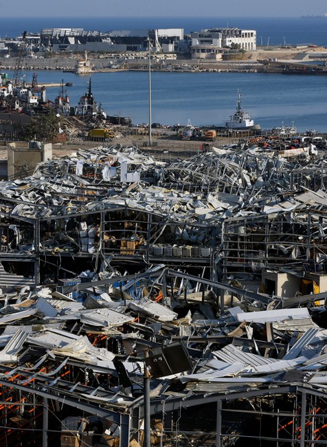 Ničivé výbuchy v Bejrúte majú viac ako sto obetí.