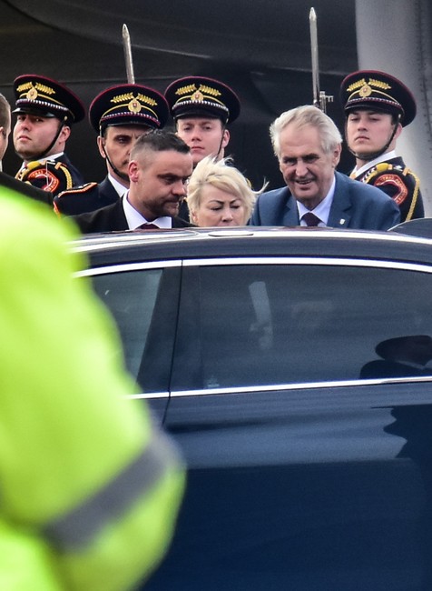 Český prezident na letisku