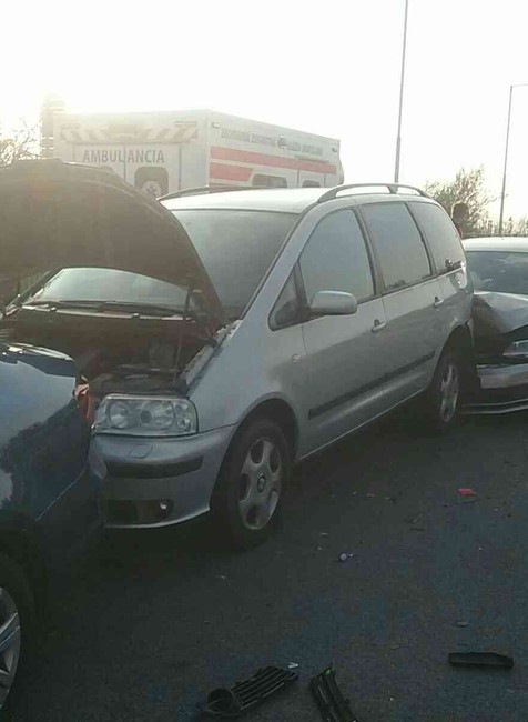 Hasiči zasahujú v Bratislave. Zrazili sa tri autá