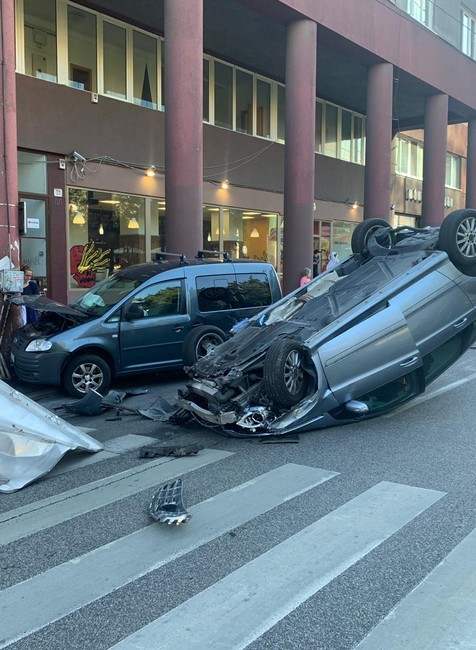Hasiči zasahovali pri dopravnej nehode v centre Bratislavy.