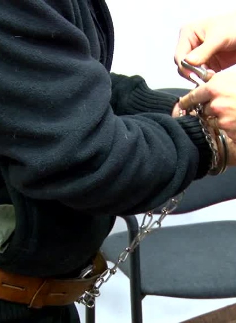 Okrem surových bitiek ju polieval benzínom. Súd bol k mužovi zhovievavý