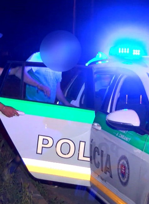 Opitý vodič vyletel s autom z cesty. Podľa informácií TV JOJ ide o muža, ktorý pôsobil na okresnom súde