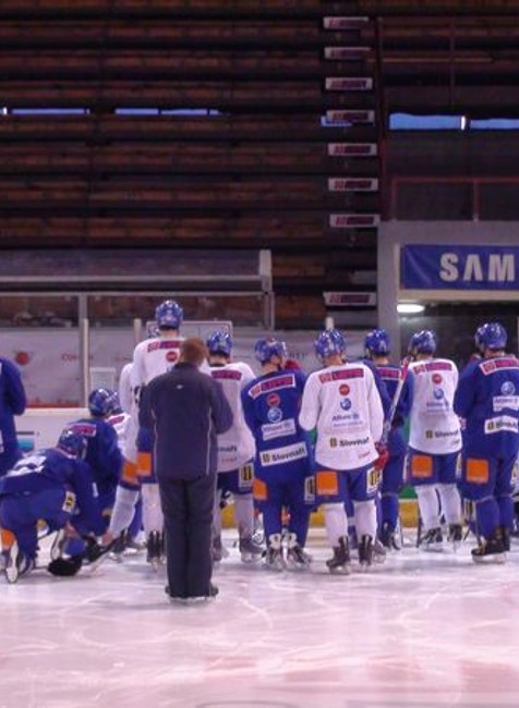 tréning repre Hanlon za hráčmi