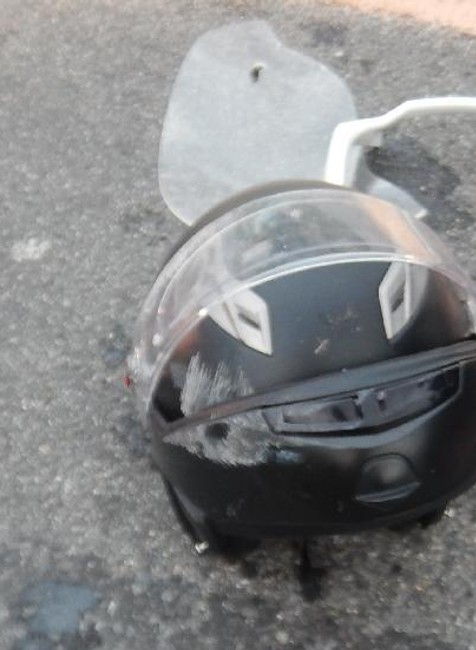 Zrážka motorkára s dodávkou. Muža (31) po náraze odrazilo