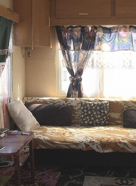 romovia sa nastahovali do mobilnych domcekov (2)