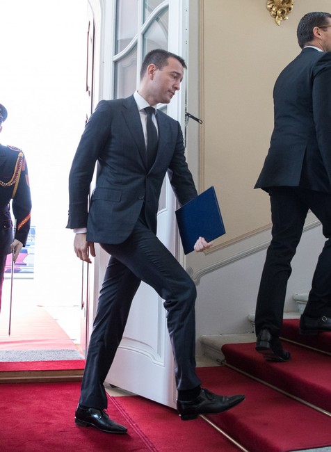 Tomáš Drucker prichádza do prezidentského paláca