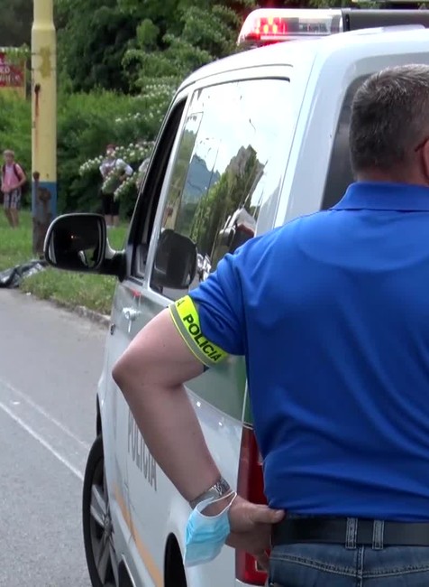 [multi] Policajt zrazil ženu 1977