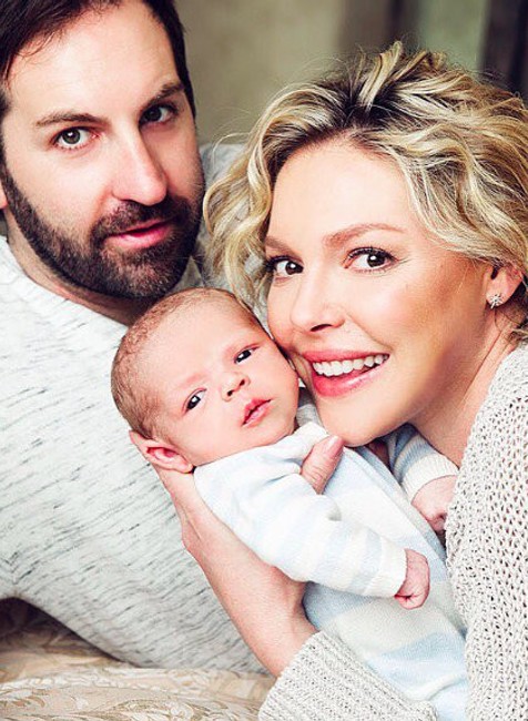 Malý drobček s rodičmi