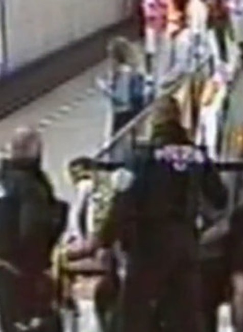 Zásah pre chýbajúce rúško v metre.