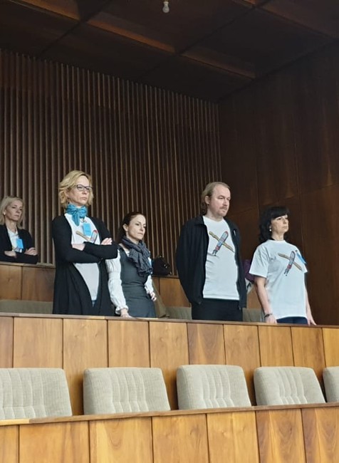 Návrh zákona pobúril pedagógov. Zástupcovia komory učiteľov protestujú v parlamente