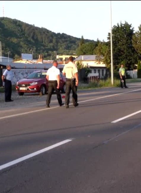 [multi] Pod kolesami auta vyhasol život 9-ročného chlapca. Šoférom mal byť policajný kadet 1612