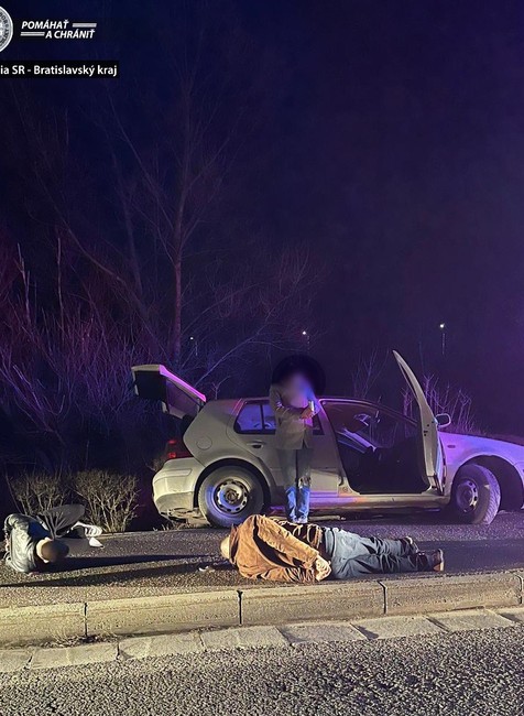 Polícia zadržala troch ľudí, ktorí kradli v Rakúsku