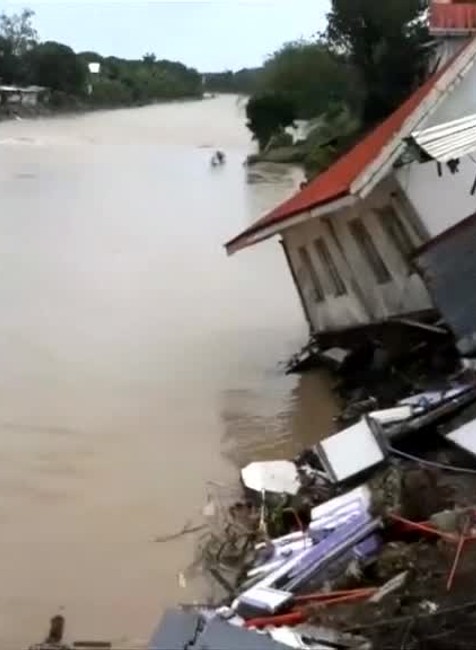 Záplavy a následné zosuvy pôdy si vyžiadali 22 životov