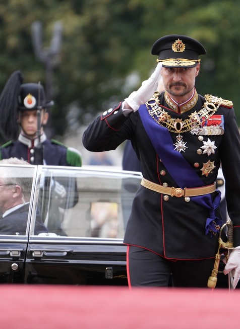 Haakon VIII skladá prísahu