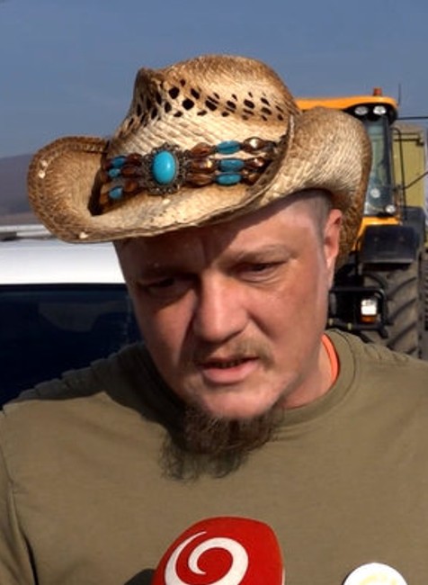 Farmári opäť začali protestnú jazdu na traktoroch. Smerujú do Bratislavy