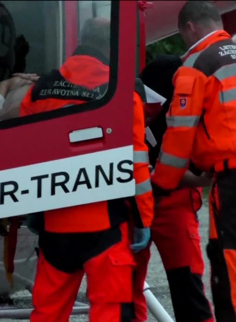 [multi] Postreleného muža odviezol vrtuľník 110