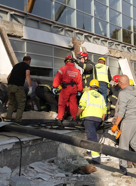 Pád časti strechy železničnej stanice