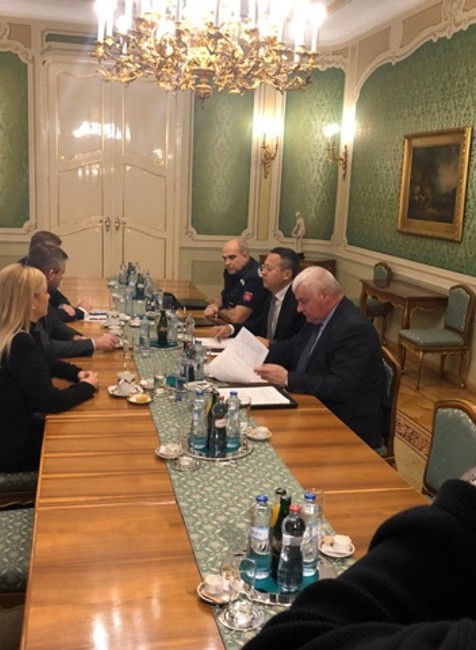 Rokovanie premiéra s ministrami a policajným šéfom 