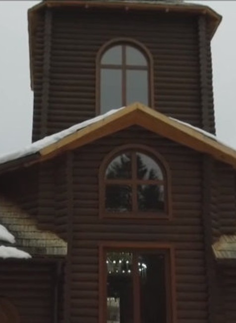 V Snine sa pýšia nádherným dreveným chrámom. Má ale jednu chybu, zvony sa ešte neozvali