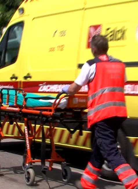 [multi] Záhadná nehoda motorkára. Zranený bol na mieste, mašina nie 3614