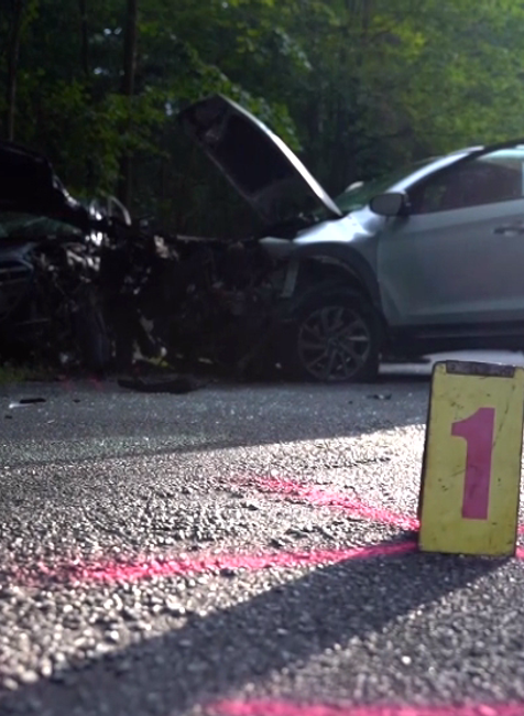 Vážna dopravná nehoda pre kŕč v nohe. Vodička vošla do protismeru aj s dvoma deťmi v aute