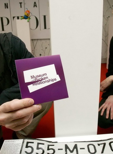 Múzeum rozpadnutých vzťahov značka