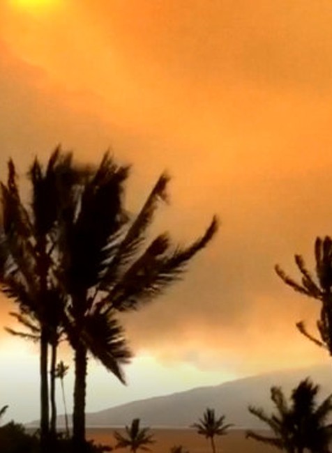 Turistami obľúbený ostrov Maui sužuje požiar. Úrady vyhlásili stav núdze