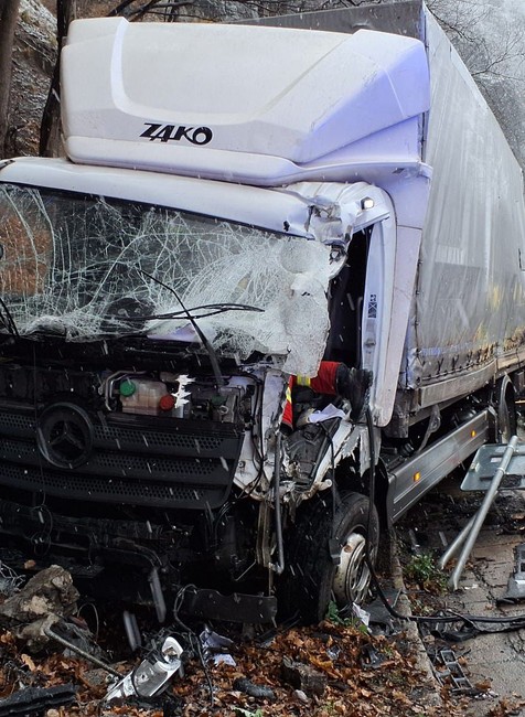 Nehoda kamiónov pod Strečnom 