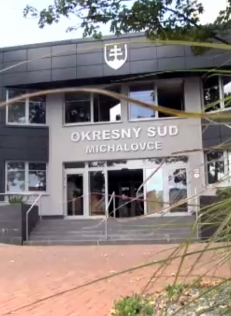 Polícia zadržala troch mužov. Dôchodcom mali ukradnúť až 190-tisíc eur