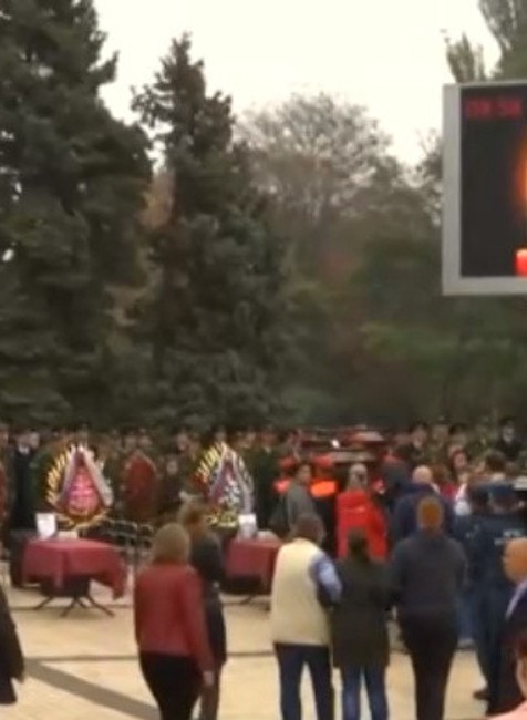 Posledná rozlúčka s obeťami útoku v Kerči 