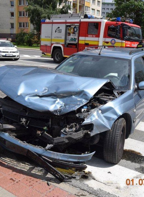 rozbité auto po jazde pod vplyvom alkoholu